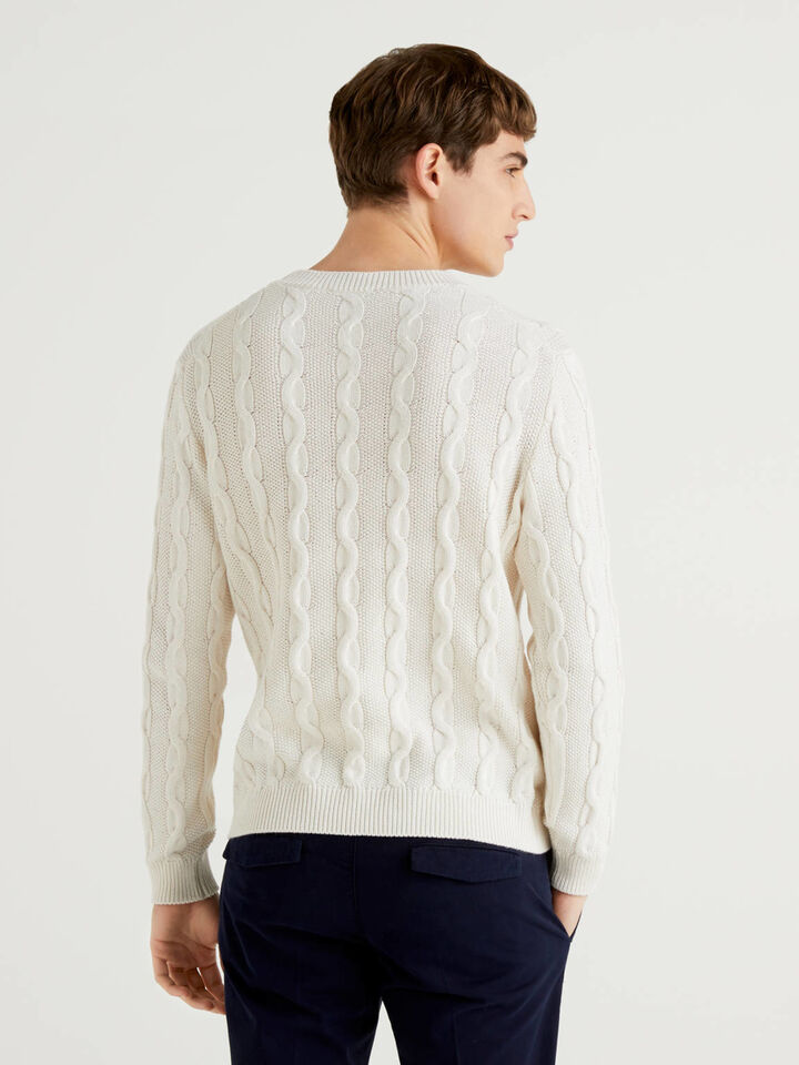 Pullover mit Rundausschnitt und Flechtmuster Herren image number 2
